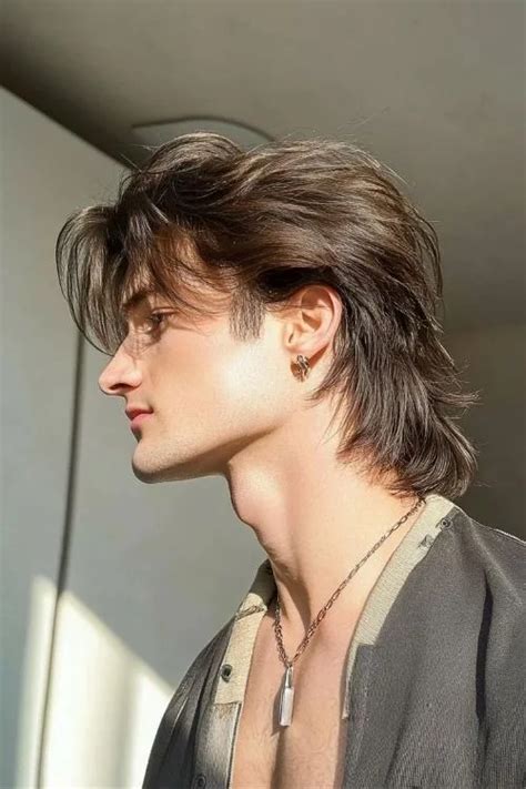 Defining the Classic Mullet Hairstyle