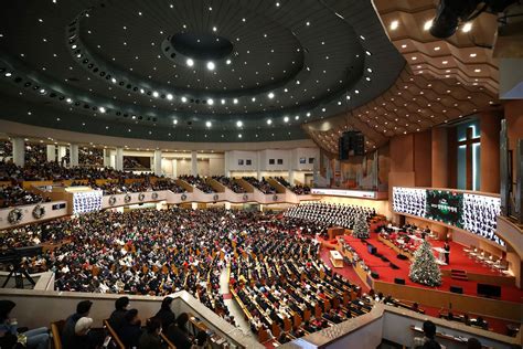 The Grandeur of Megachurches: An Exploration into What Defines these Sprawling Houses of Worship