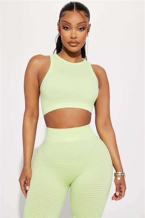 The Ultimate Guide to Understanding the Definition of Crop Top