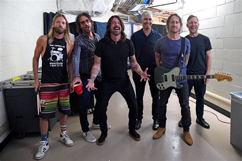 Rock On: Unraveling the Enigma of the Foo Fighters - A Comprehensive Definition and Overview