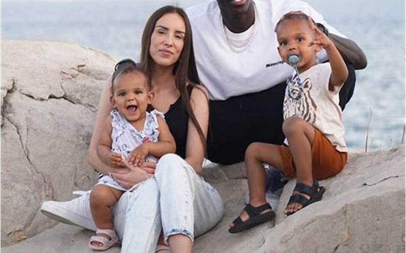 Dennis Schroder With His Family