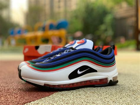 Desain Futuristik Sepatu Nike Air Max 97