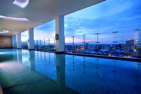 Desain Kolam Renang Hotel Aston Makassar