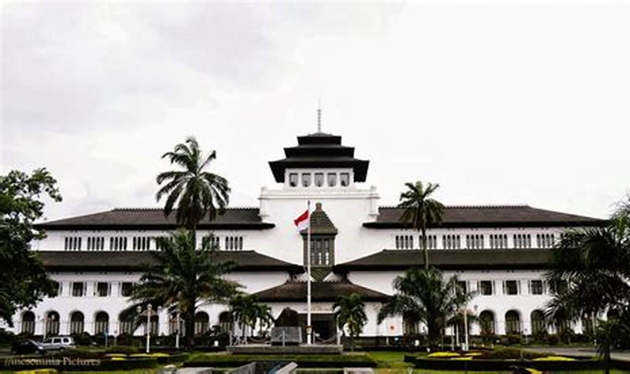 Destinasi Wisata Sejarah di Bandung: Menyusuri Jejak Kolonial di Gedung Sate!