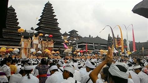 Upacara Dewa Yadnya Bali