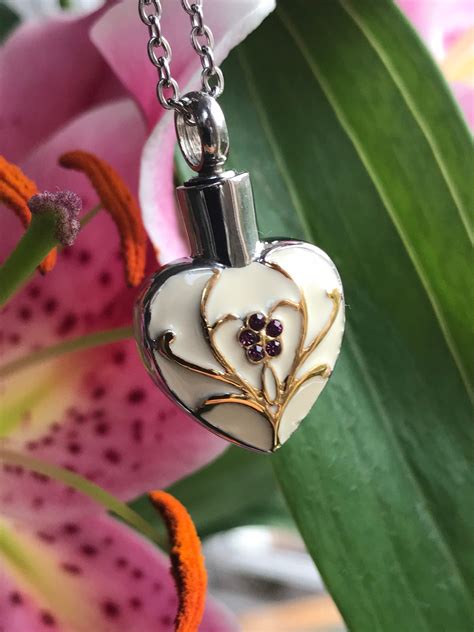 Different Designs For Cremation Jewelry