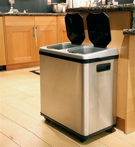 Different Styles of Trash Can and Recycling Bin Combo to Consider