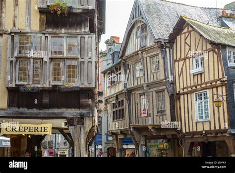 Dinan Private Guided Walking Tour Review: Is it Worth It?