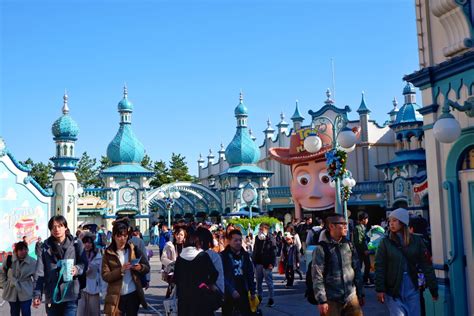 DisneySea Crowds