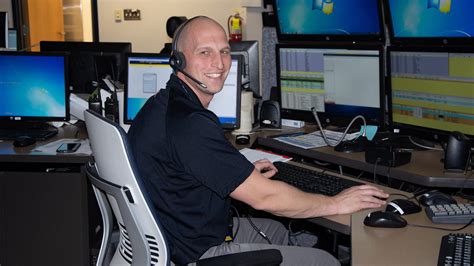 Dispatcher helping police officer