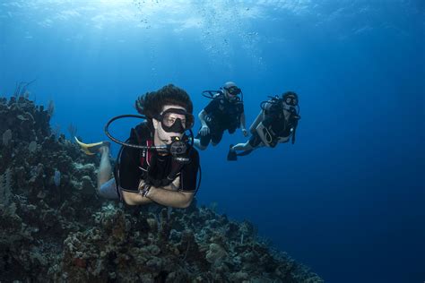 Divemaster leading divers