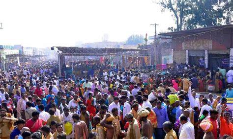 श्रीशैलम मंदिर प्रशासन ने श्रावण मास की भीड़ को देखते हुए दर्शन सेवाओं में किए बदलाव