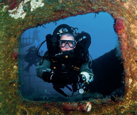 Diving Versus Snorkelling Zenobia