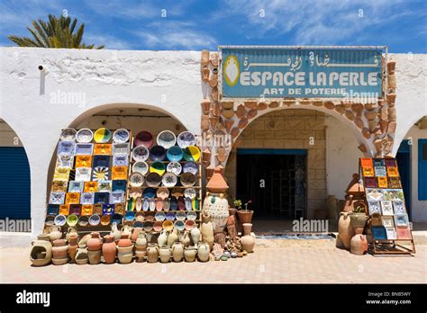 Djerba Guellela Pottery