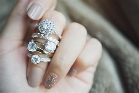 Do You Know How to Choose the Right Engagement Rings