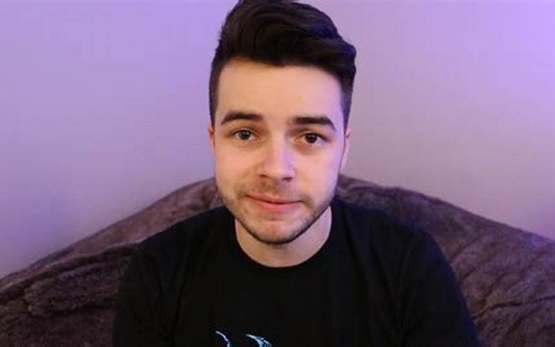 Does Everyone Approve Of Nadeshot'S Lifestyle?