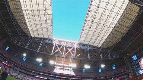 Does State Farm Stadiumhave A Retractable Roof