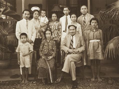 Dokter Sukartono dan Keluarganya