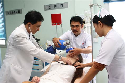 Dokter dan Pasien Di Denpasar