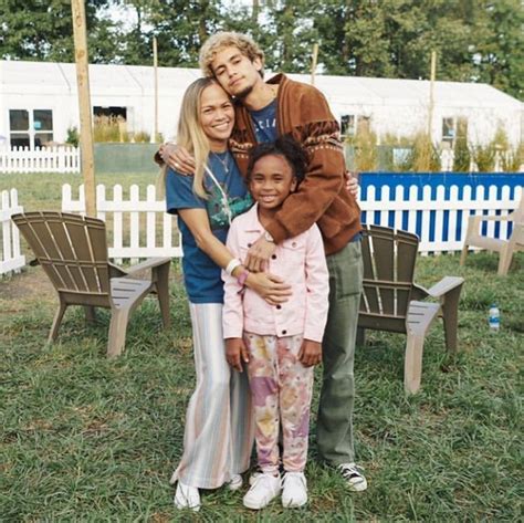 Dominic Fike's Genealogical Roots: Uncovering the Fascinating Background of the Sensational Singer's Parents