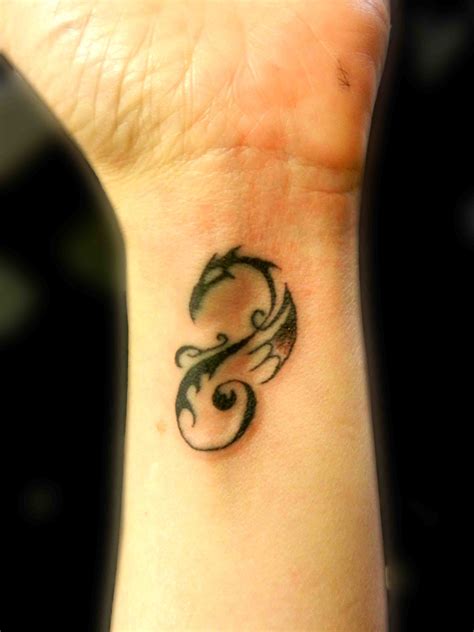 18 Amazing Dragon Wrist Tattoos