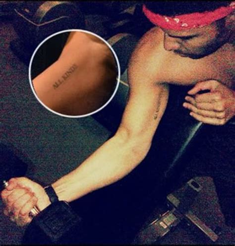 Drake shows off new Lil Wayne tattoo during Houston