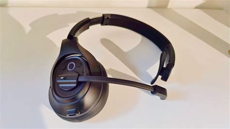 EKSA H1 wireless headset controls