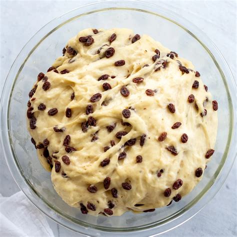 Easter Bread With Raisins