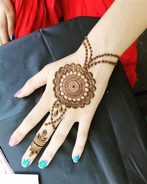 Unleash the Henna Magic: 10 Easy and Beautiful Mehendi Designs to Make Your Hands Stand Out!