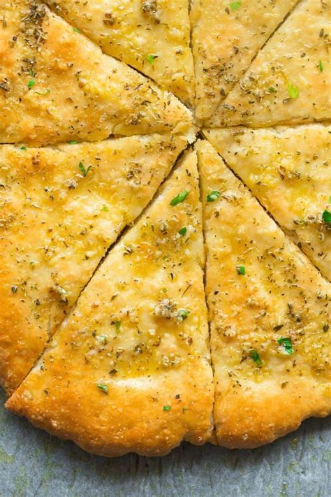 Easy Garlic Bread Pizza Recipe