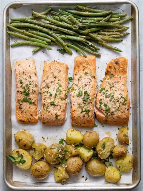 Easy One-Pan Lemon Garlic Salmon