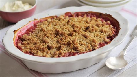Easy Rhubarb Crumble Recipe