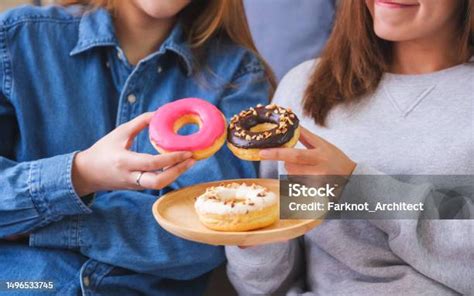 Friends sharing donuts during a tasting tour