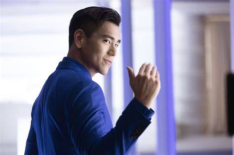 Eddie Peng Runs Into