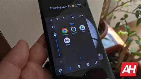 Edge Card Launcher app brings a floating menu to your Android phone