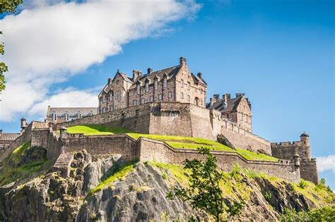 Review: A Day of Castles and Cameras Around Edinburgh
