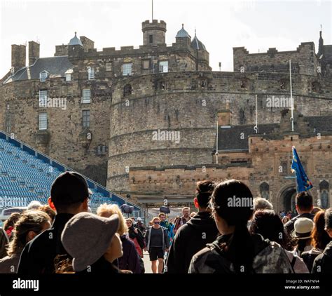 Edinburgh Castle crowds