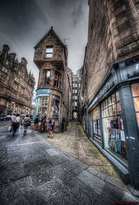 Edinburgh closes at night