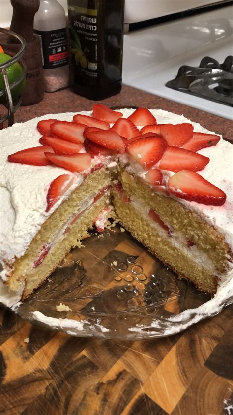 Egg Yolk Sponge Cake with Strawberries