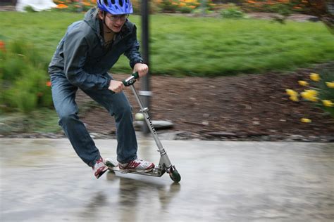 Electric scooter safety in the rain