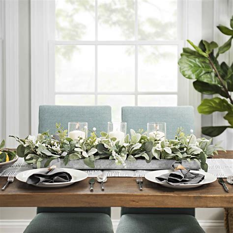 26 Stunning Thanksgiving Centerpieces for Your Dining Room Table