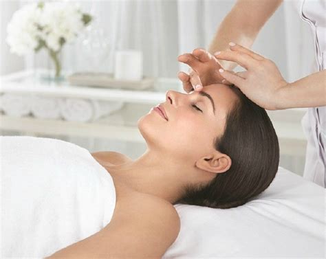 Elemis Pro-Collagen Age Defy Facial