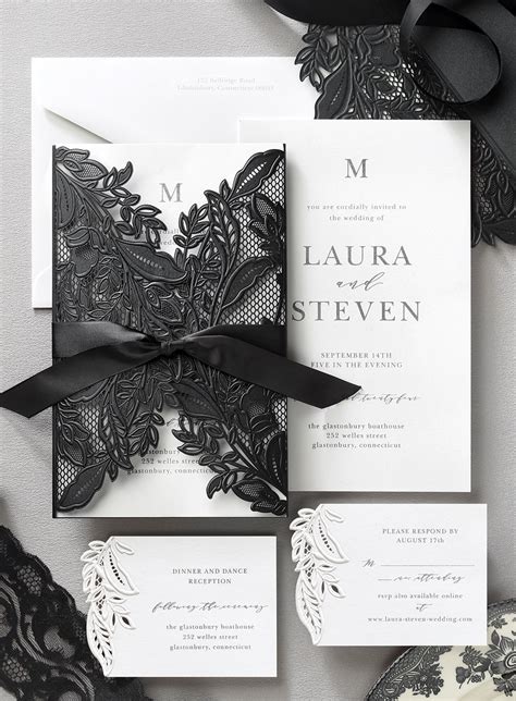 Embellish your invitations with ribbons