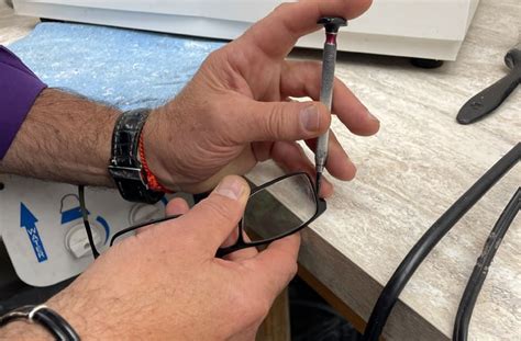 Emergency Eyeglass Repair Service