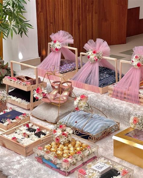 Engagement Gift Packing Table