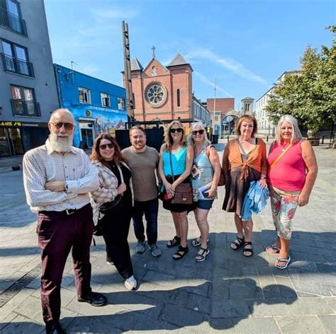 Engaging Walking Tour Guide