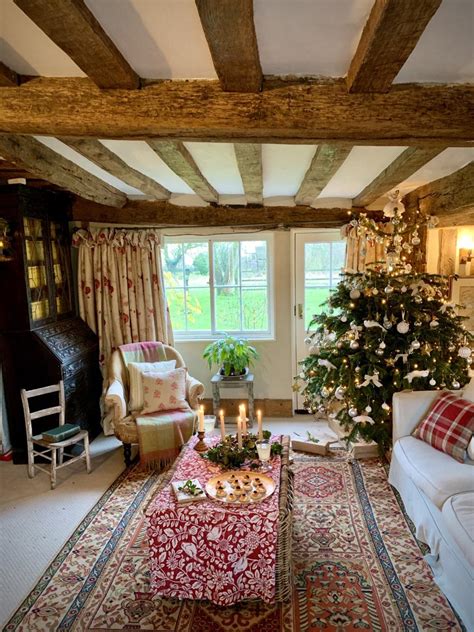 Enchanting English Cottage Christmas Decorating: Festive Ideas to Transform Your Home