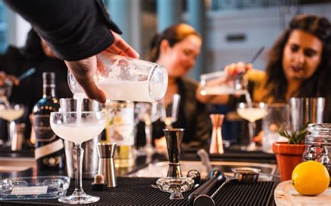 Enjoying Cocktail Class