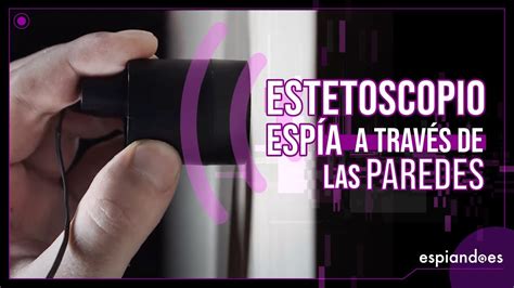 El Escuchar a Través De La Pared Foto de archivo - Imagen de hombres