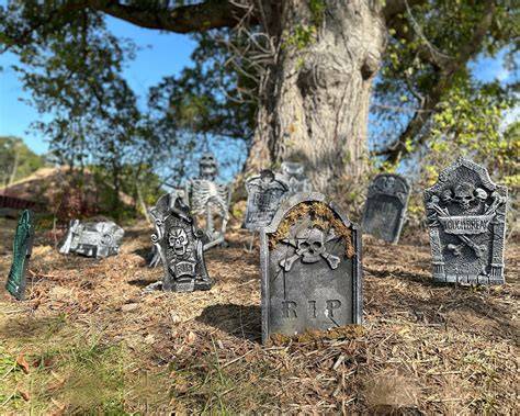 Essential Graveyard Decorations